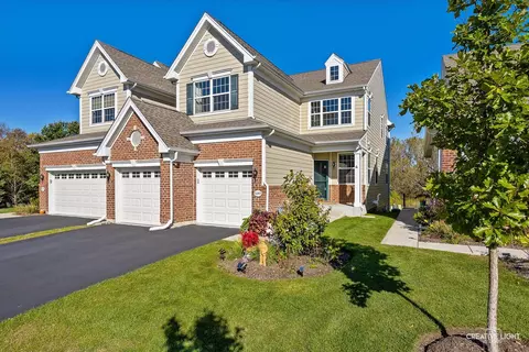1203 Rockway Glen Ct, Elgin, IL 60124