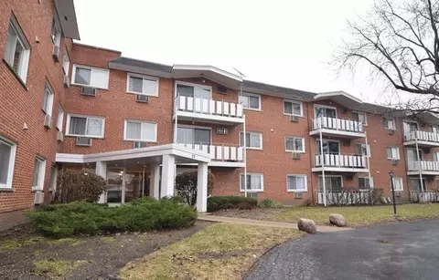 25 E Palatine Rd #212, Arlington Heights, IL 60004
