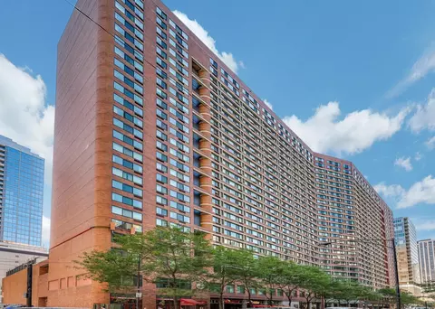 211 E Ohio St #2706, Chicago, IL 60611
