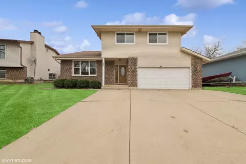887 Wabash St, Carol Stream, IL 60188
