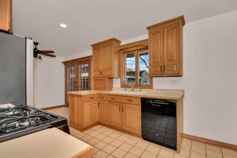 Kitchen - 1110 Pine Bluff Rd, Morris, IL 60450 photo 2 of 3