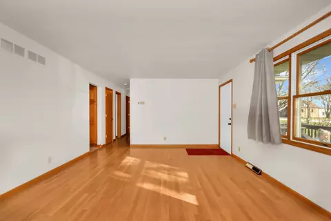 Living - 1110 Pine Bluff Rd, Morris, IL 60450 photo 2 of 4