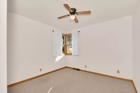 Bedroom - 1110 Pine Bluff Rd, Morris, IL 60450 photo 3 of 4