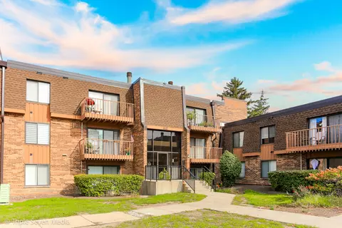 112 Mullingar Ct #2A, Schaumburg, IL 60193