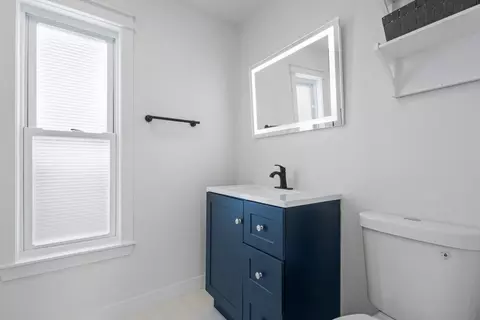 Bath - 7034 S Wallace St, Chicago, IL 60621 photo 2 of 4