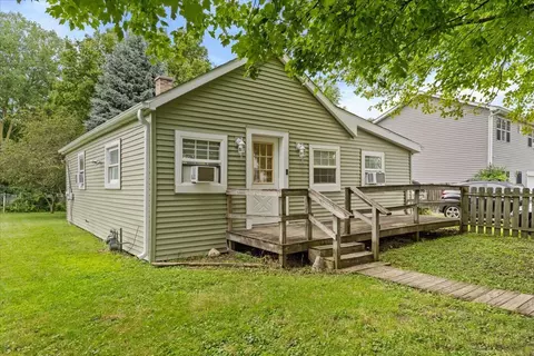 242 Parker Ct, Montgomery, IL 60538