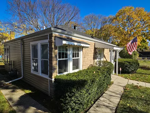Exterior - 2005 Emerson St, Evanston, IL 60201 photo 2 of 8