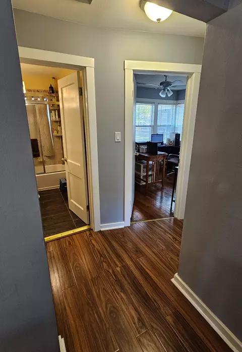 Entry Way - 2005 Emerson St, Evanston, IL 60201 photo 1 of 2