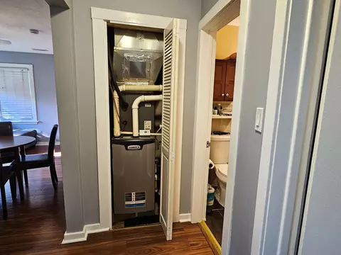 Entry Way - 2005 Emerson St, Evanston, IL 60201 photo 2 of 2