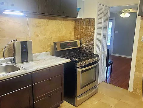 Kitchen - 2005 Emerson St, Evanston, IL 60201 photo 1 of 1