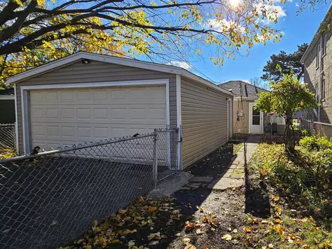 Exterior - 2005 Emerson St, Evanston, IL 60201 photo 8 of 8