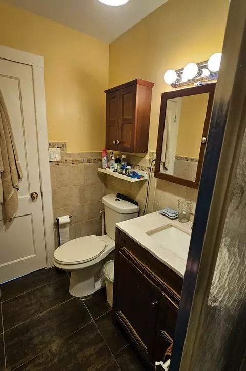 Bath - 2005 Emerson St, Evanston, IL 60201 photo 2 of 3