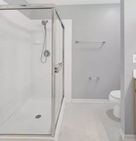 Bath - 763 Thornbury Ct #102-3, Bartlett, IL 60103 photo 3 of 6