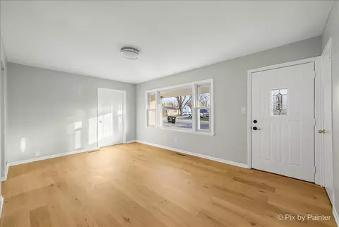 Living - 4814 Willow Ln, Mchenry, IL 60050 photo 2 of 2
