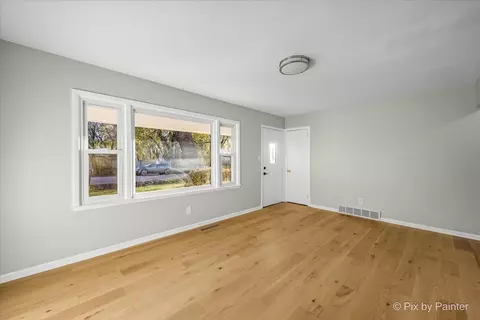 Living - 4814 Willow Ln, Mchenry, IL 60050 photo 1 of 2