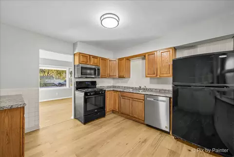 Kitchen - 4814 Willow Ln, Mchenry, IL 60050 photo 2 of 2
