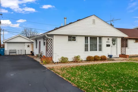8856 S Beck Pl, Hometown, IL 60456