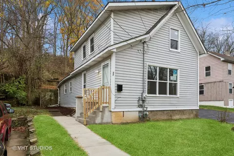 27 N Lincoln Ave, Carpentersville, IL 60110