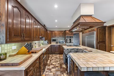 Kitchen - 3 Split Rail, Lemont, IL 60439 photo 2 of 3