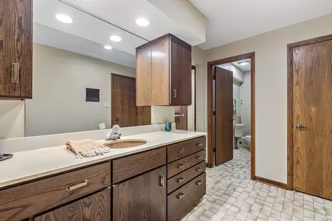 Bath - 3 Split Rail, Lemont, IL 60439 photo 3 of 4