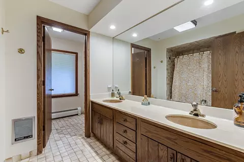 Bath - 3 Split Rail, Lemont, IL 60439 photo 4 of 4