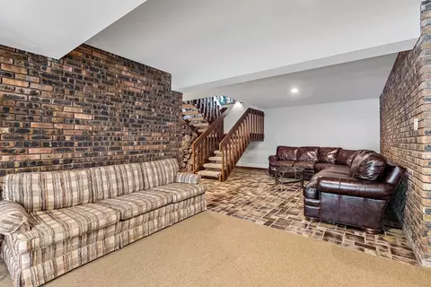 Living - 3 Split Rail, Lemont, IL 60439 photo 6 of 7