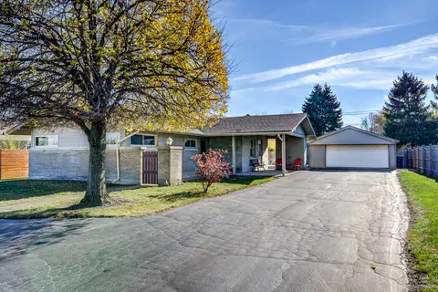 6611 W 87th St, Oak Lawn, IL 60453
