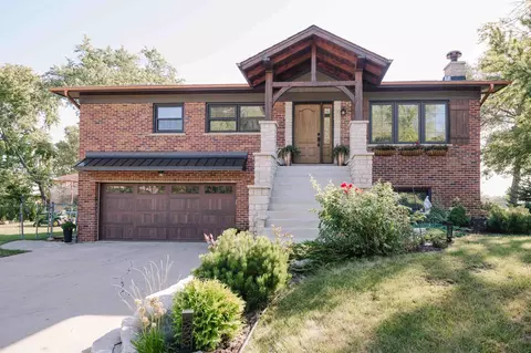 8050 W 91st Pl, Hickory Hills, IL 60457