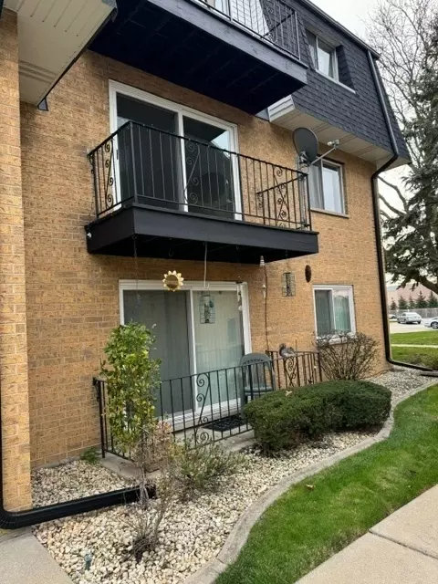 4901 W 109th St #202, Oak Lawn, IL 60453