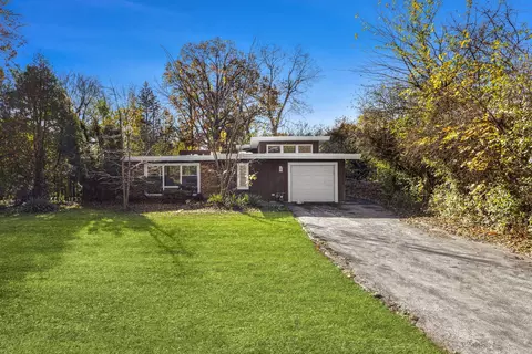 3 W Oxford Pl, Mount Prospect, IL 60056