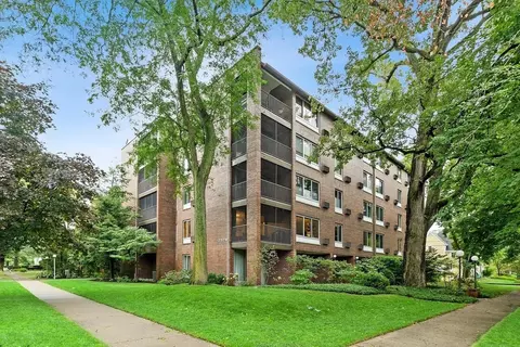 2324 Central St #2C, Evanston, IL 60201