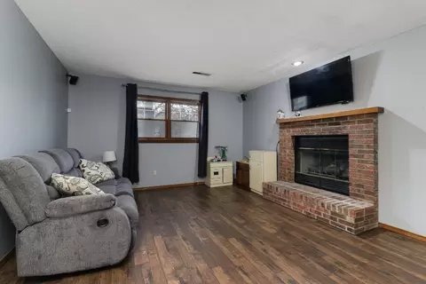 Living - 1204 Challis Dr, Bloomington, IL 61704 photo 2 of 3