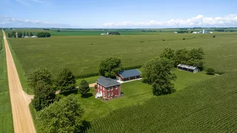 9618 Fairmont Rd, Polo, IL 61064