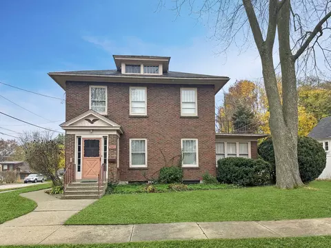 345 N Worth Ave, Elgin, IL 60123