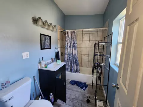 Bath - 9221 S Avalon Ave, Chicago, IL 60619 photo 1 of 2