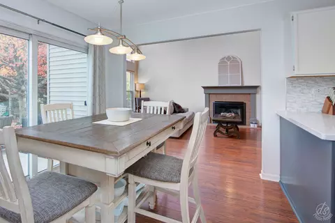 Dining - 2112 Colonial St, Aurora, IL 60503 photo 2 of 5