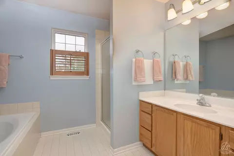 Bath - 2112 Colonial St, Aurora, IL 60503 photo 1 of 5