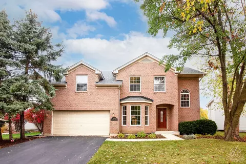 2112 Colonial St, Aurora, IL 60503