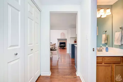 Entry Way - 2112 Colonial St, Aurora, IL 60503 photo 2 of 3