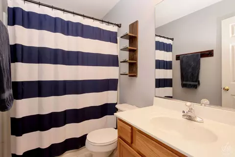 Bath - 2112 Colonial St, Aurora, IL 60503 photo 4 of 5