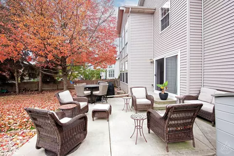 Exterior - 2112 Colonial St, Aurora, IL 60503 photo 5 of 8