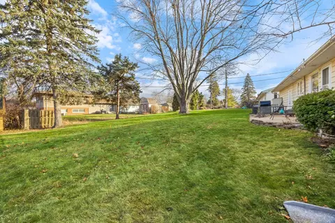 Exterior - 835 Diane Ave, Elgin, IL 60123 photo 2 of 5