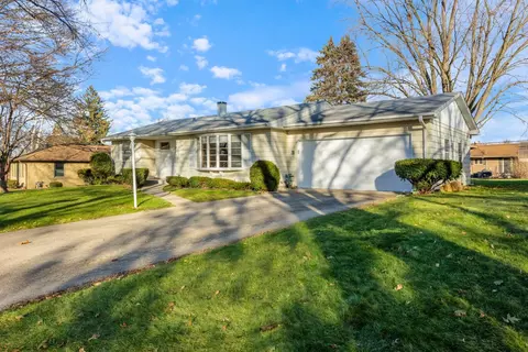 Exterior - 835 Diane Ave, Elgin, IL 60123 photo 1 of 5