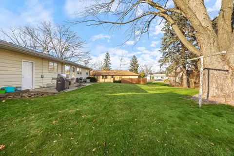 Exterior - 835 Diane Ave, Elgin, IL 60123 photo 4 of 5