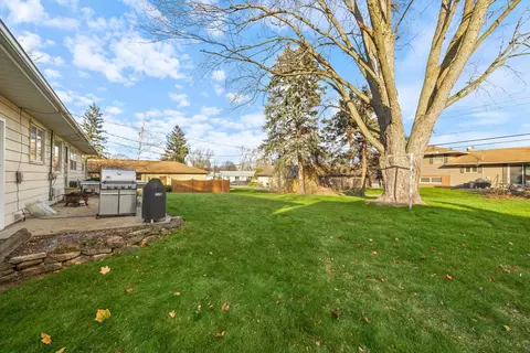 Exterior - 835 Diane Ave, Elgin, IL 60123 photo 3 of 5