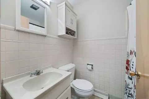 Bath - 835 Diane Ave, Elgin, IL 60123 photo 2 of 3