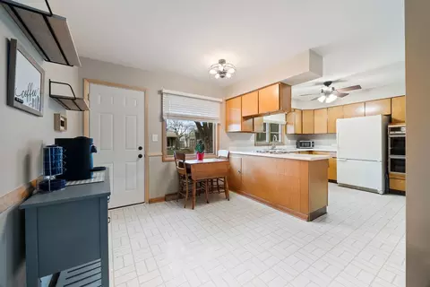 Kitchen - 835 Diane Ave, Elgin, IL 60123 photo 1 of 4