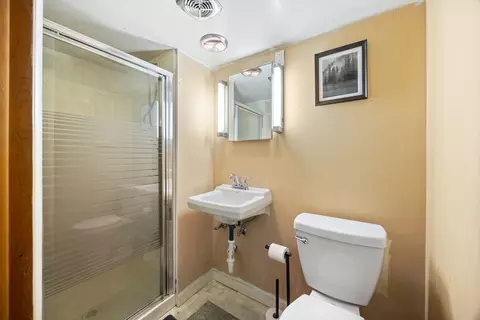 Bath - 835 Diane Ave, Elgin, IL 60123 photo 3 of 3