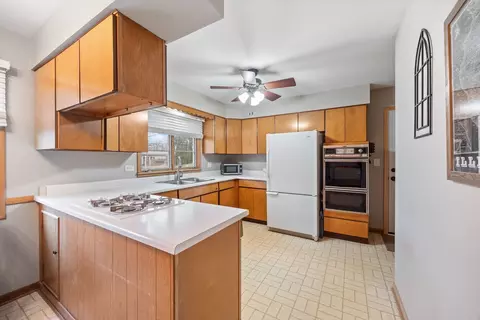 Kitchen - 835 Diane Ave, Elgin, IL 60123 photo 2 of 4