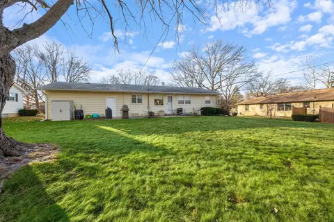Exterior - 835 Diane Ave, Elgin, IL 60123 photo 5 of 5